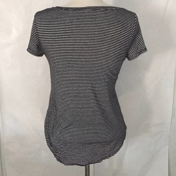 A17). Hollister Kids Hi-Lo Short Sleeve Striped Shirt - Picture 5 of 8